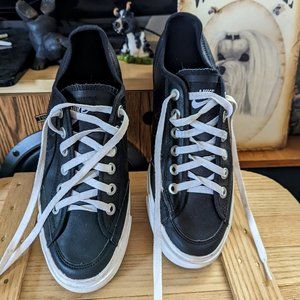 Nike black lace-up shoe  (Unisex) SZ Womens-9  Mens-7.5